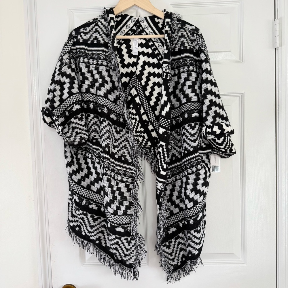 NEW Plush Apparel Black White Boho Fringe Cardigan Shrug One Size Fits Most